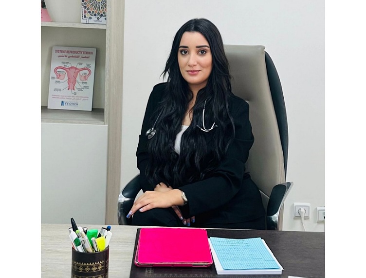 اجتياز الطبيبة ريم زهري لامتحان الطب بميزة مشرفة