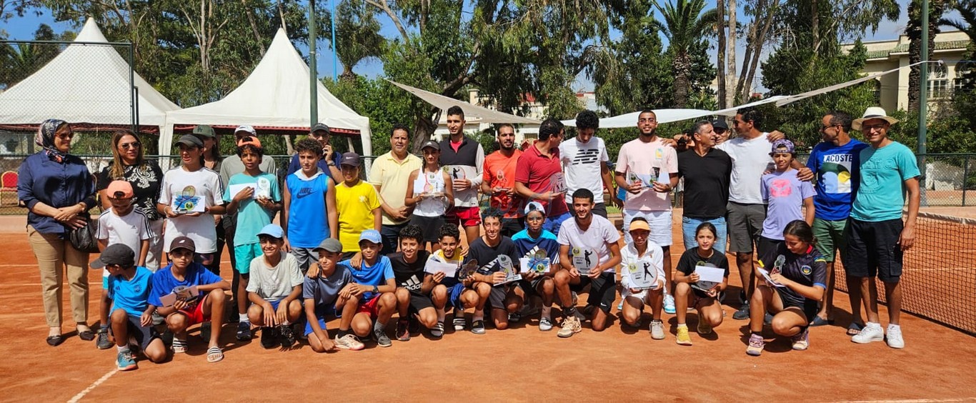 بالصور ....اختتام فعاليات الدوري السنوي للتنس من تنظيم نادي الدفاع الحسني الجديدي للعبة