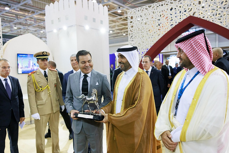 الأمير مولاي رشيد يزور جناح نادي قطر للسباق والفروسية بمعرض الفرس للجديدة