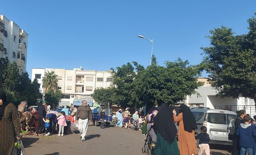 استياء عارم من تحول محيط مدرسة عمومية بحي المطار إلى سوق يومي للتبضع