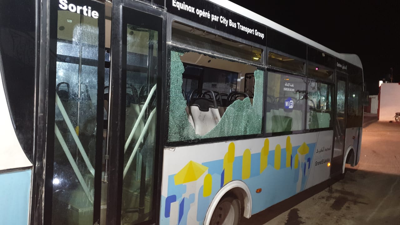 بالصور.. تخريب 4 حافلات للنقل الحضري في الشارع العام بوسط الجديدة