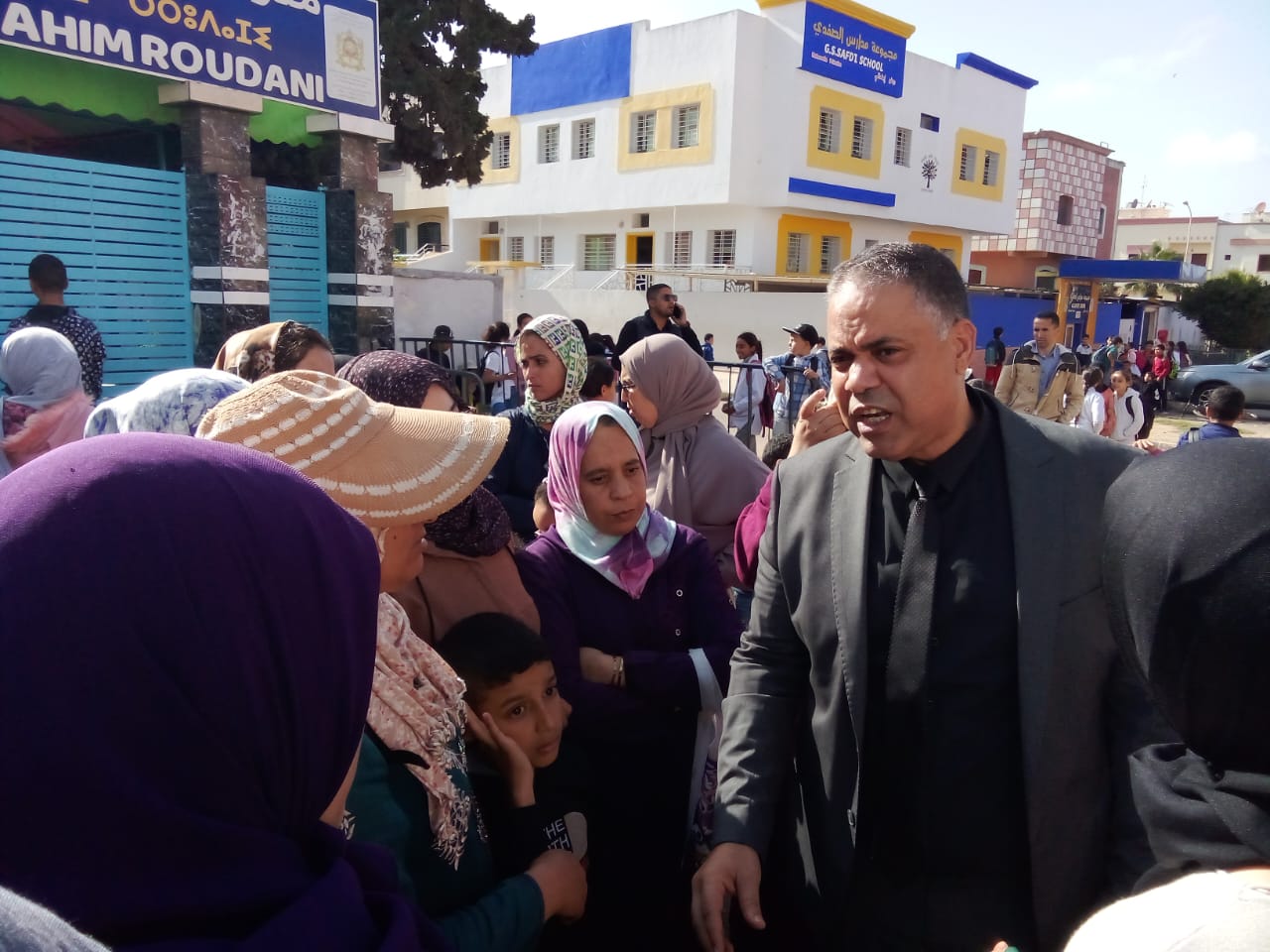 المدير الإقليمي للتعليم بالجديدة ينوب عن مدير مؤسسة إبراهيم الروداني للتواصل مع المحتجين