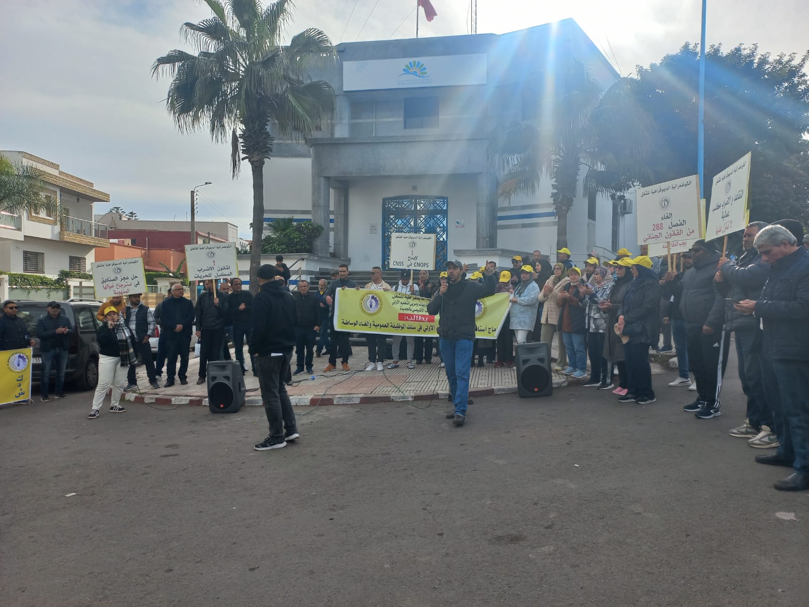 مناضلو الكونفدرالية الديمقراطية للشغل بالجديدة ينظمون وقفة إحتجاجية ضد قانون الإضراب الجديد