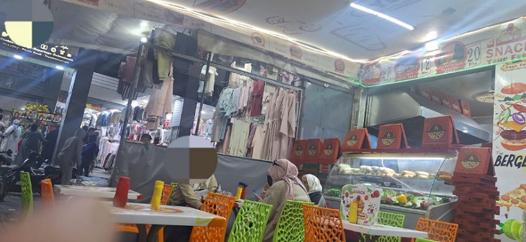 تاجر  يطالب برفع الضرر الناتج عن استغلال الملك العمومي والتعدي على حقه التجاري