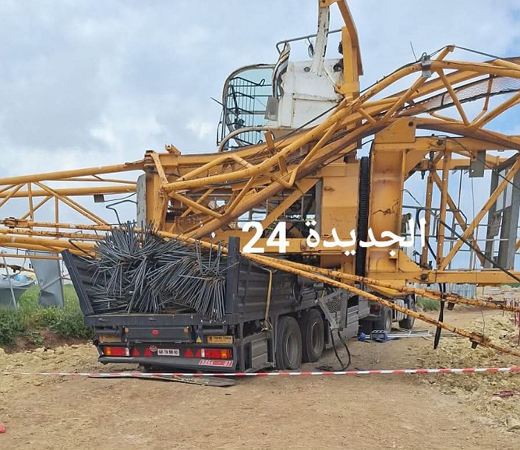 وفاة عاملين بالجرف الأصفر في حادث سقوط رافعة قيد التجريب
