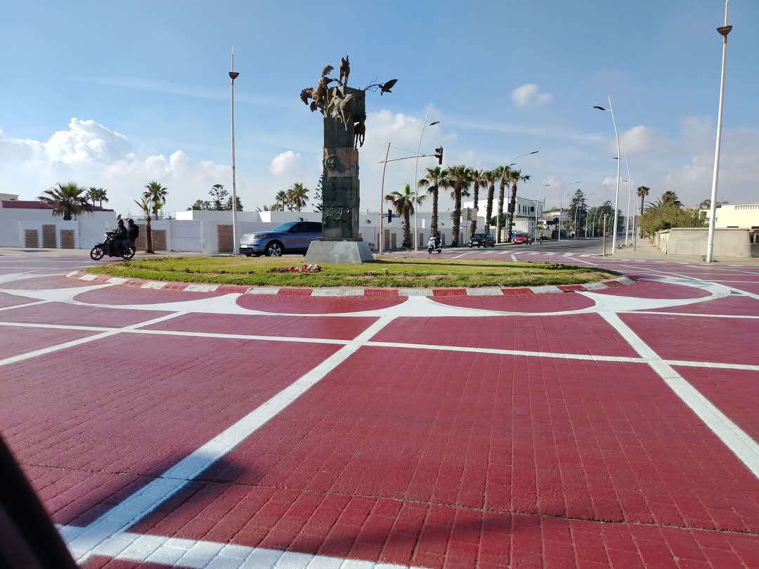 نظافة الواجهة وخلفها مدينة تغرق في الأزبال: الجديدة بين تزيين السطح وتهميش العمق.  .