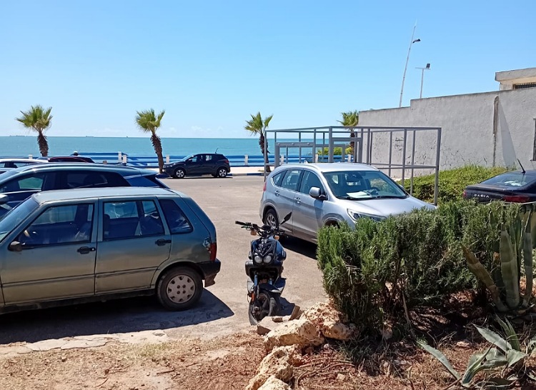 احتجاجات بسيدي بوزيد بسبب زرع كشك داخل مجال سكني ومرآب مرخص... ومسؤولون تحت المجهر!