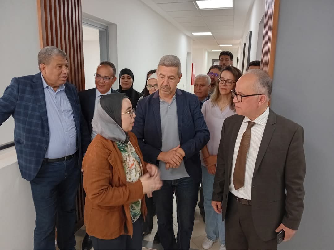 الكاتب العام للعمالة والبرلماني رفيق بناصر في زيارة لمنصة الشباب بالجديدة