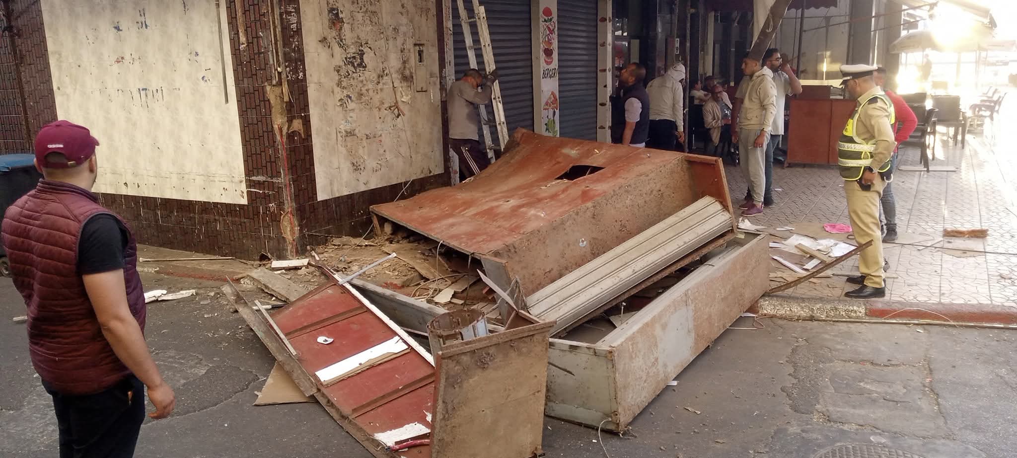 حملة واسعة لتحرير الملك العمومي بساحة الحنصالي بالجديدة تحت إشراف السلطات المحلية