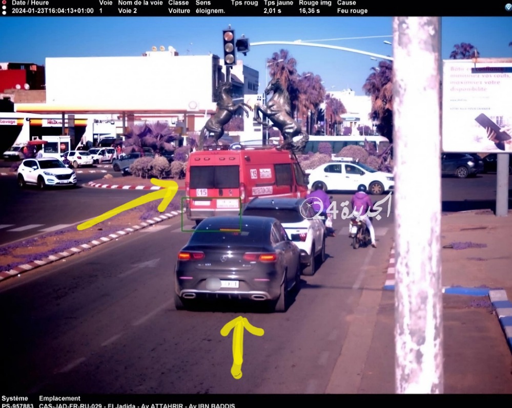 يحدث فقط بالجديدة.. رادار ذكي يسجل مخالفة في حق السيارة السوداء مكان سيارة الإسعاف صاحبة المخالفة