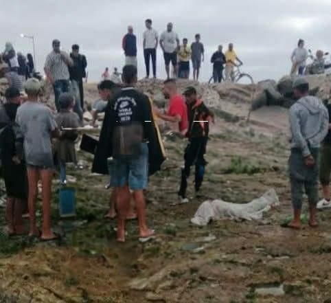 شاطئ الجديدة يلفظ جثة شاب مجهول الهوية قرب مصلحة تصفية المياه