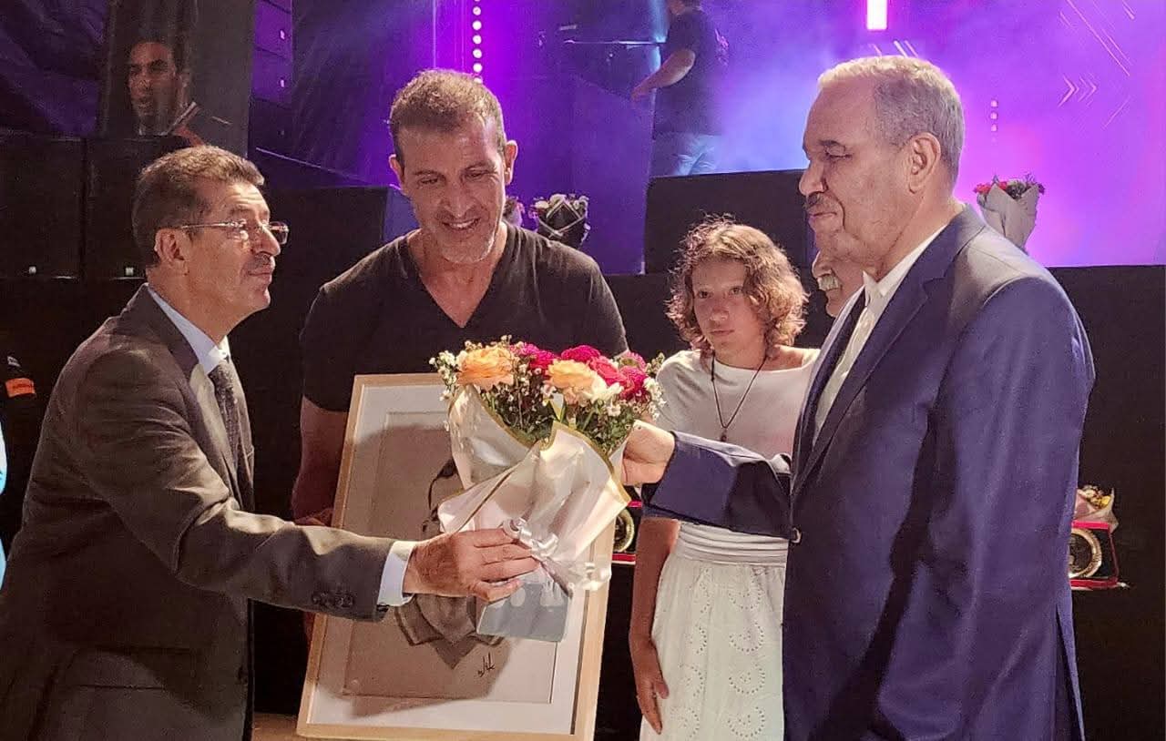 تكريم الدوليين السابقين مصطفى حجي و ''بابا'' في مدينة الجديدة