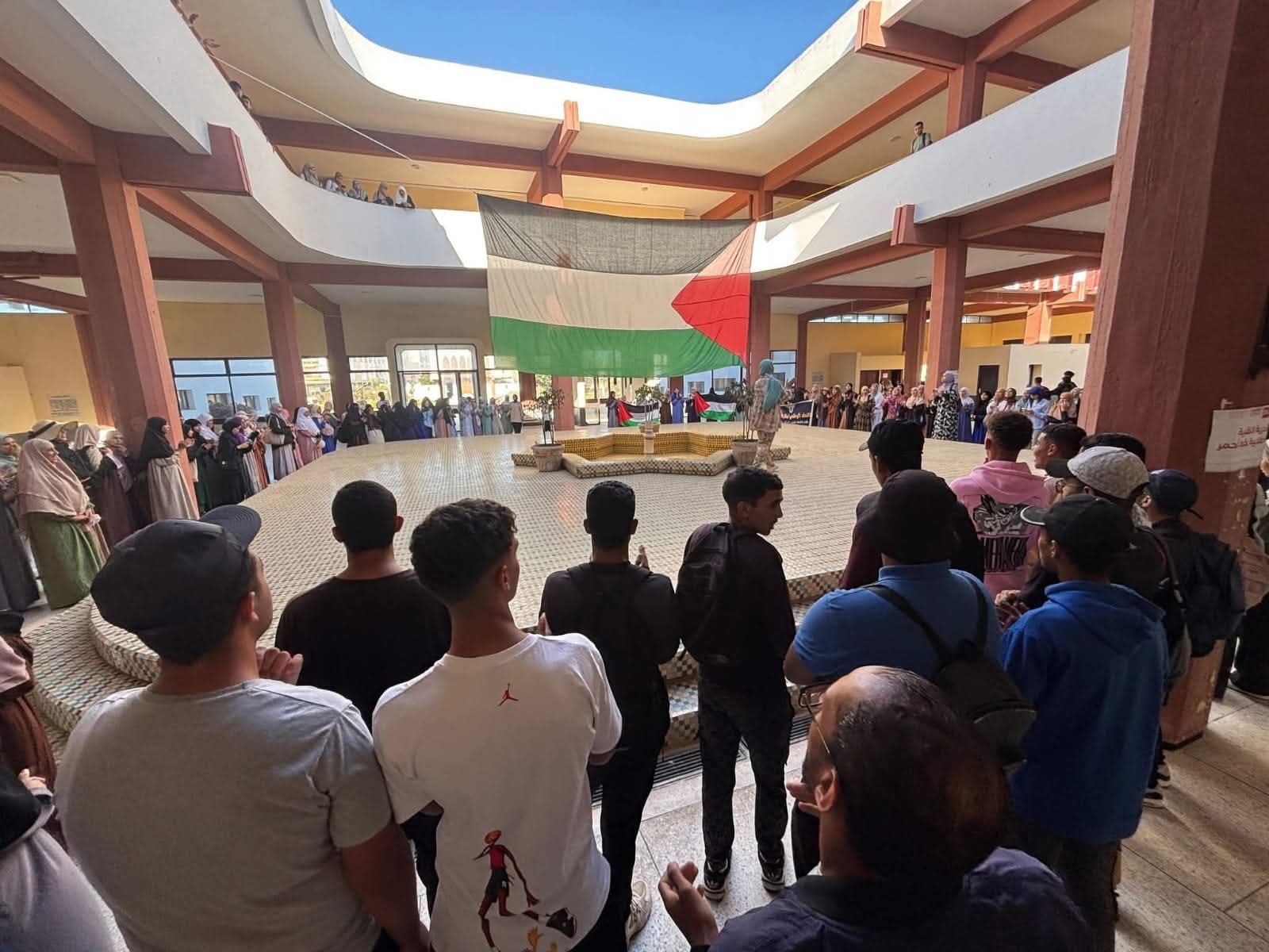 التطبـ يع الأكاديمي يُخرج طلبة جامعة شعيب الدكالي بالجديدة للاحتجاج