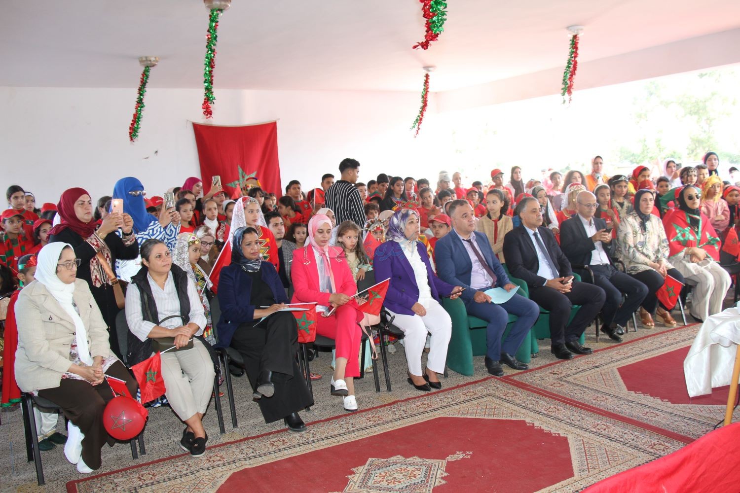 تلميذات وتلاميذ المدرسة التطبيقية بالجديدة يبدعون في  الاحتفال بذكرى المسيرة