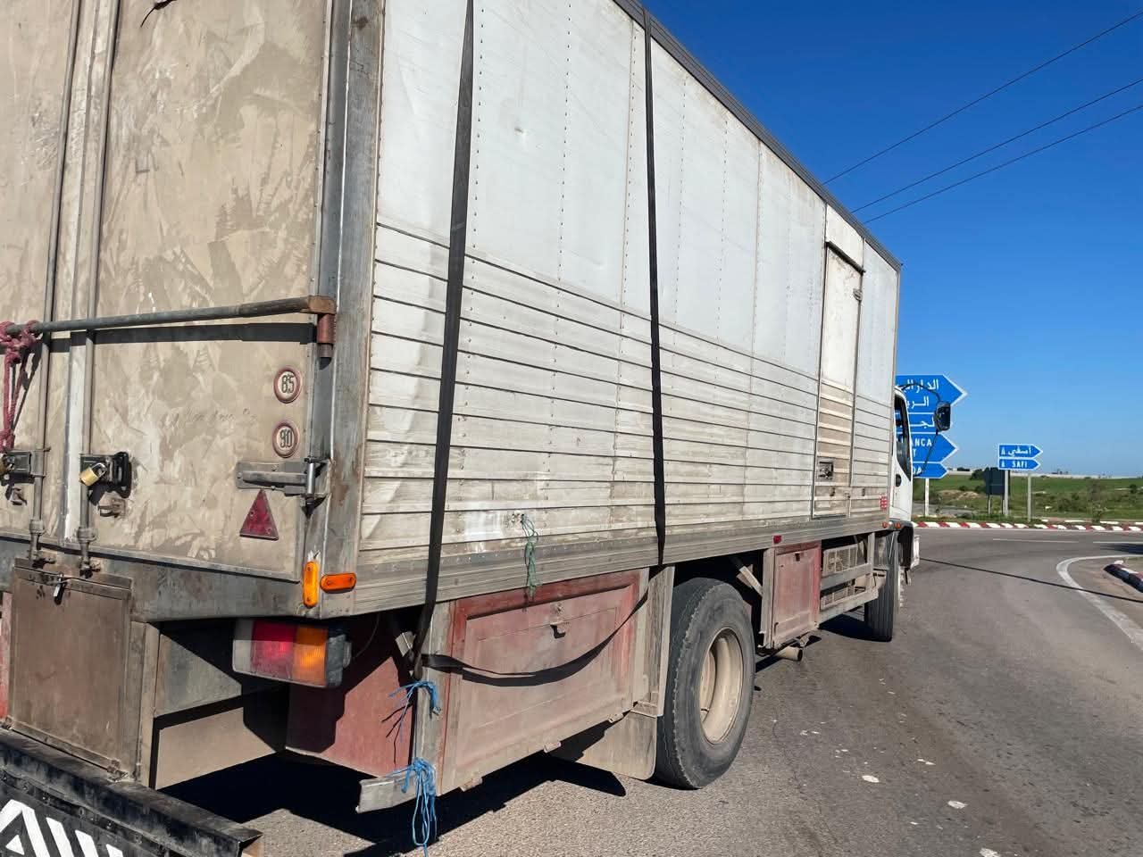 كوكبة الدرجات النارية لدرك الجديدة الجديدة تحبط عملية نقل ملابس بدون وثائق قانونية بمدخل الطريق السيار أزمور