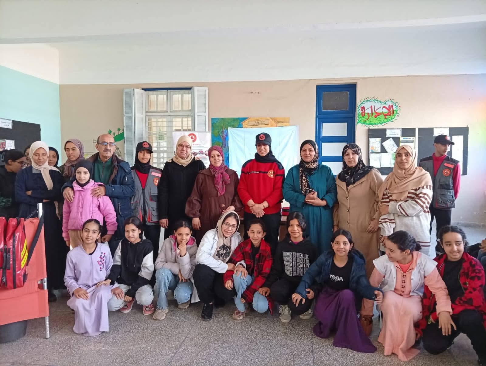 ورشة تطبيقية ميدانية في الإسعافات الأولية لفائدة التلاميذ و الأطر التربوية  بمدرسة ابن حمديس