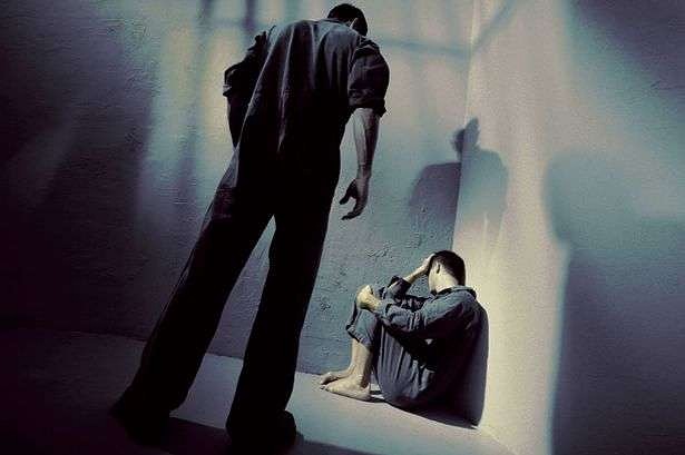 اعتداء جنسي وقتل بالجديدة.. حارس سيارات وكفيف هتكا عرض متشرد فانتقم منهما داخل فيلا مهجورة بجوار ''مارشي سنطرال”