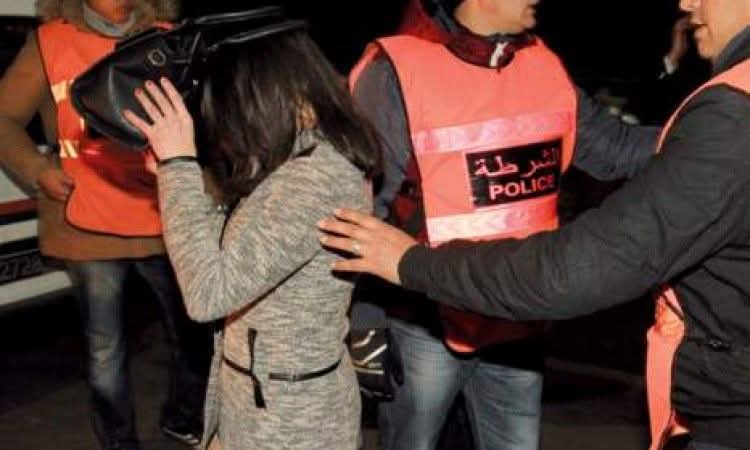 الحبس لوسيطة دعارة بأزمور.. عناصر الشرطة ضبطت امرأة ورجلا داخل شقة في حالة تلبس