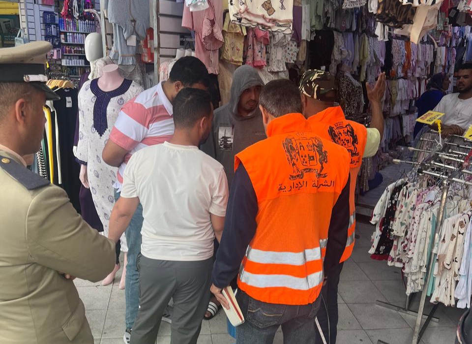 حملة بساحة الحنصالي بالجديدة.. لإعادة ترسيم الملك الجماعي ومطالب بتفعيل الزجر لردع المخالفين