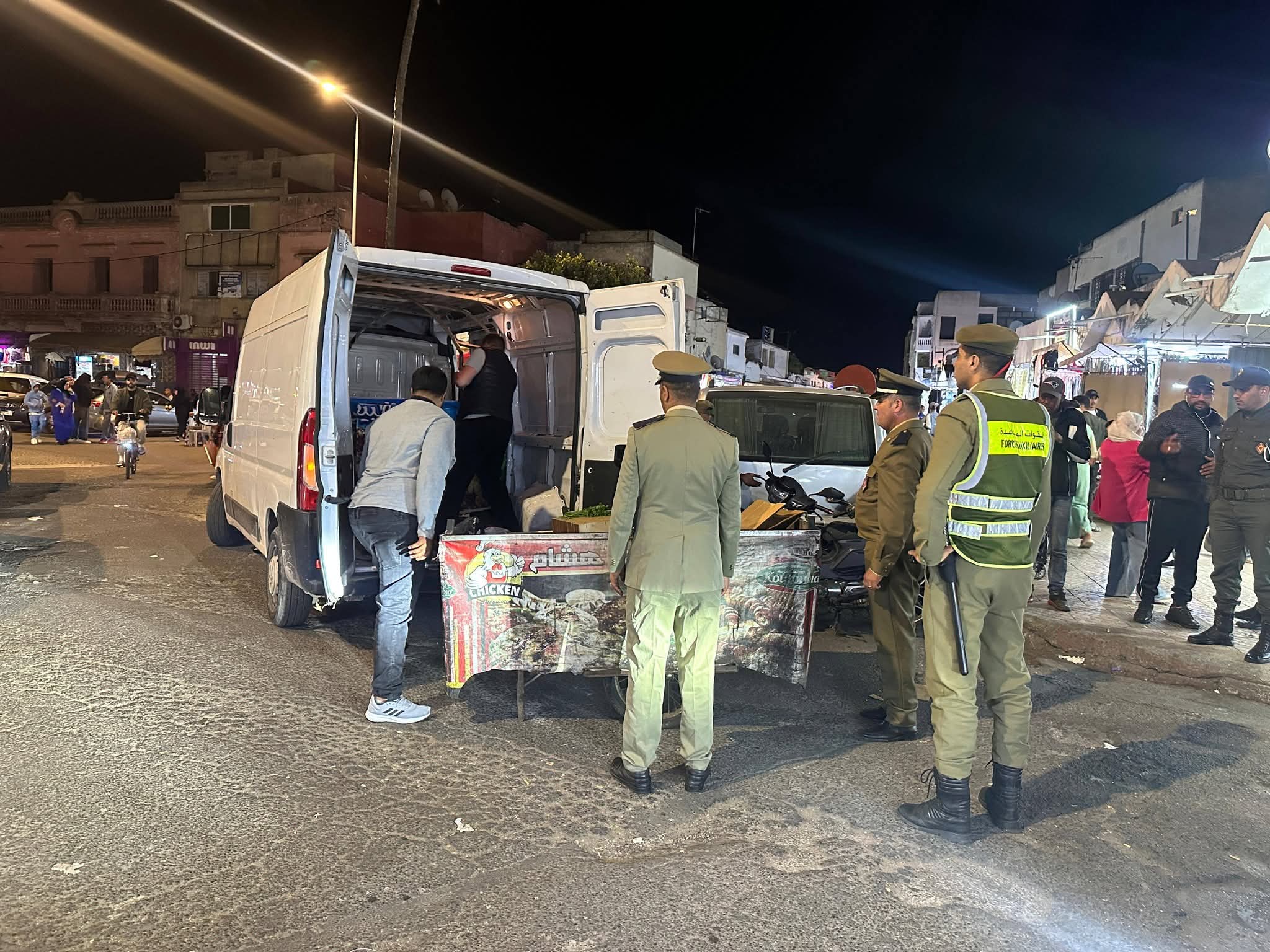سلطات الجديدة تشن حملة ليلية مباغتة بشارع الزرقطوني وسوق علال القاسمي بوسط المدينة