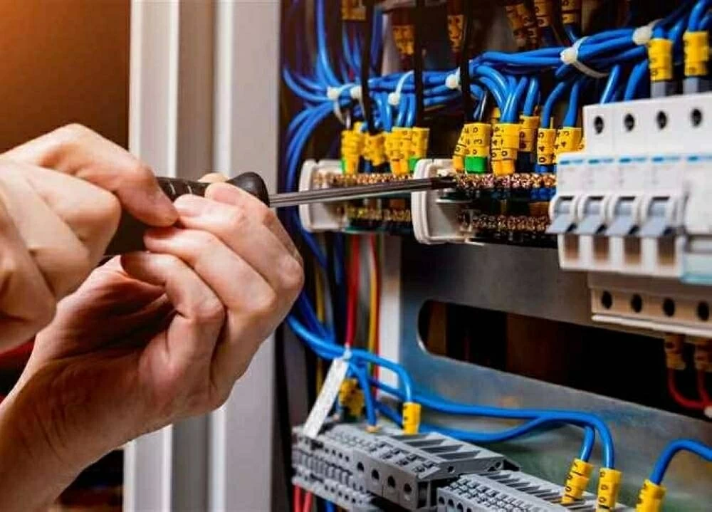 الشركة الجهوية متعددة الخدمات تشدد الخناق على سارقي الكهرباء بسيدي علي بن حمدوش