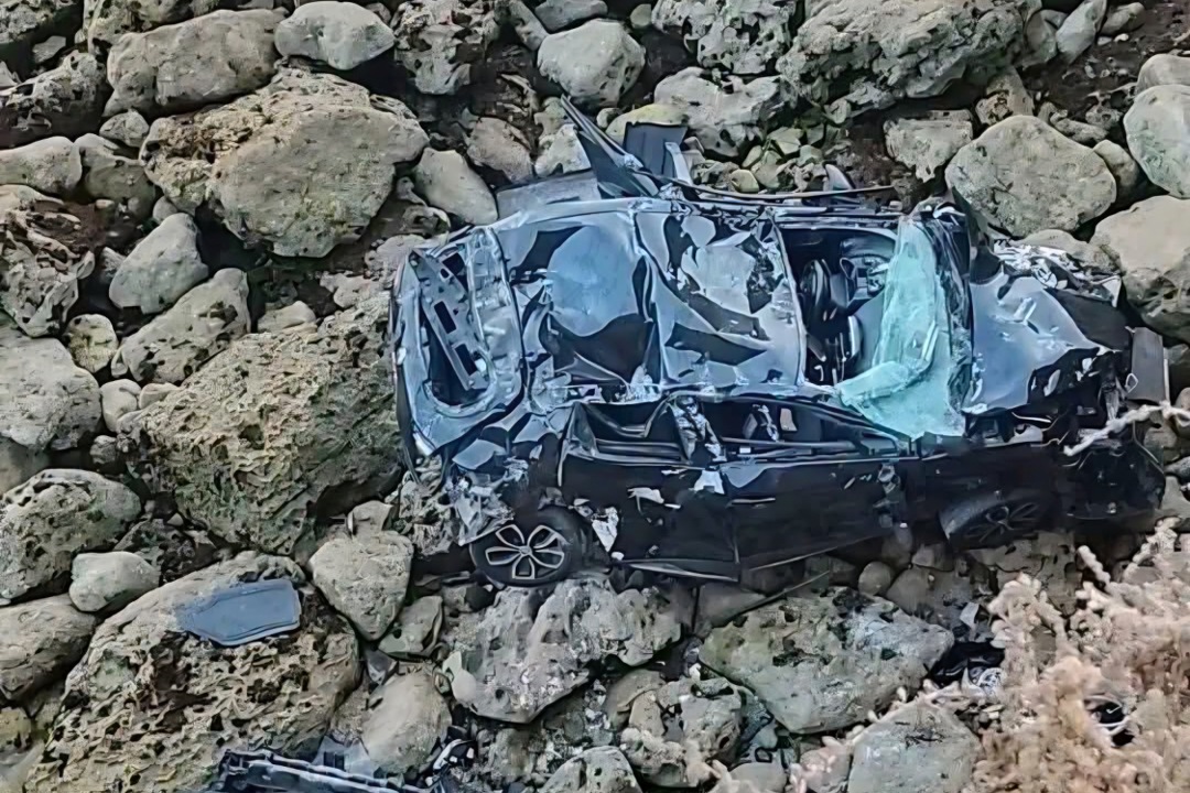 فاجعة بالجرف الأصفر: مصرع شابة في حادثة سقوط سيارة من علو شاهق