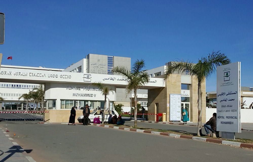 مستشفى الجديدة يوضح بخصوص وضع سيدة حامل لمولودها أمام الباب الرئيسي للمستشفى