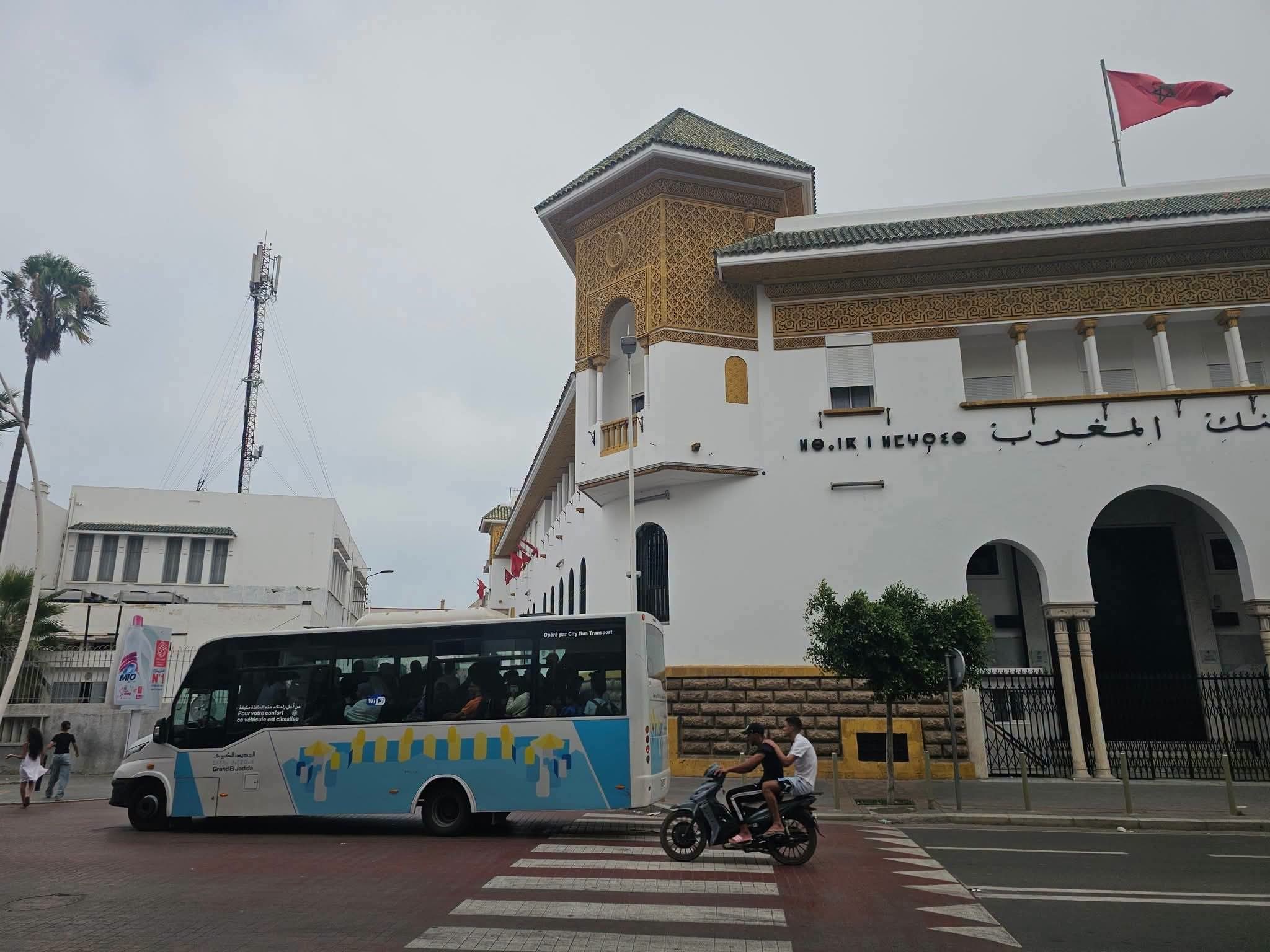 عامل إقليم الجديدة يعيد شركة النقل الحضري الى الخدمة وهذه التفاصيل