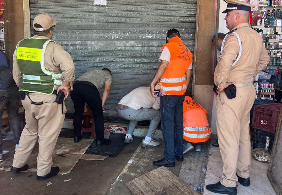 الجديدة.. إغلاق محل لبيع الملابس بقيسارية الريف بسبب غياب التراخيص يطرح تساؤلات حول باقي الأنشطة التجارية